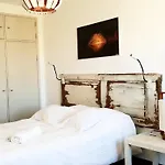 Sandycamps Surf House *