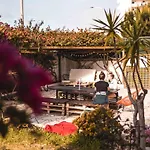 Sandycamps Surf House Casa de hóspedes *