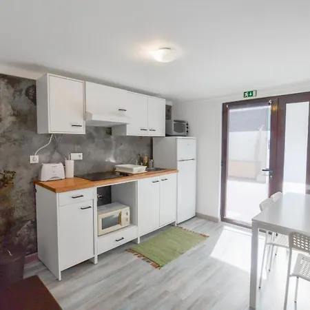 Sandycamps Surf House * Балеал