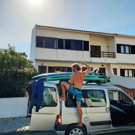 Sandycamps Surf House *