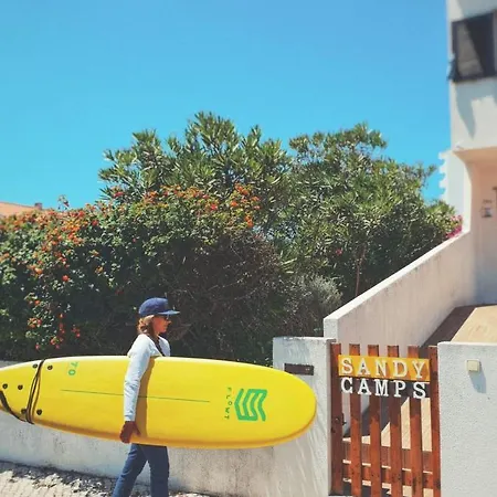 Sandycamps Surf House *