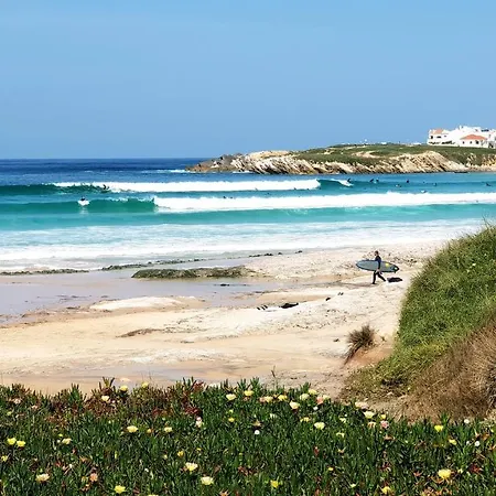 Sandycamps Surf House