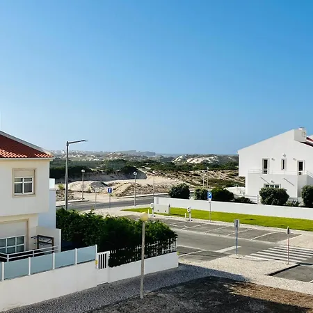 Sandycamps Surf House